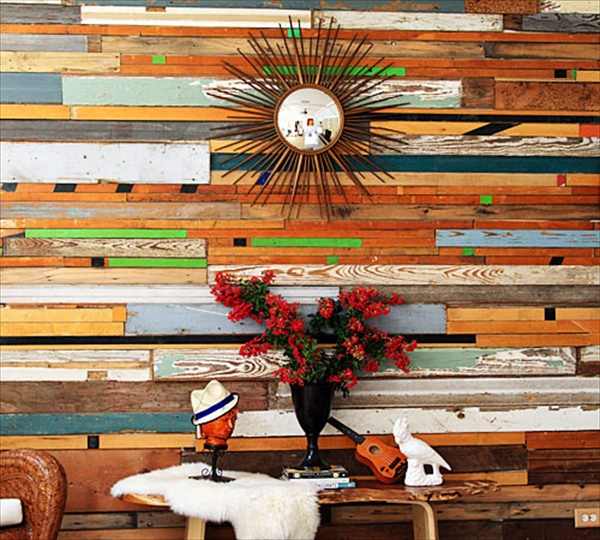 Rivestire una parete con pallet di legno riciclato